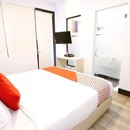 Oyo 592 Budget Hotel By The Harbour ปาดัง ภายนอก รูปภาพ