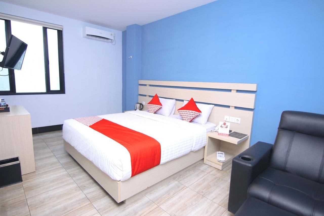 Oyo 592 Budget Hotel By The Harbour ปาดัง ภายนอก รูปภาพ