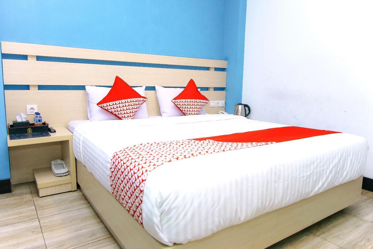 Oyo 592 Budget Hotel By The Harbour ปาดัง ภายนอก รูปภาพ